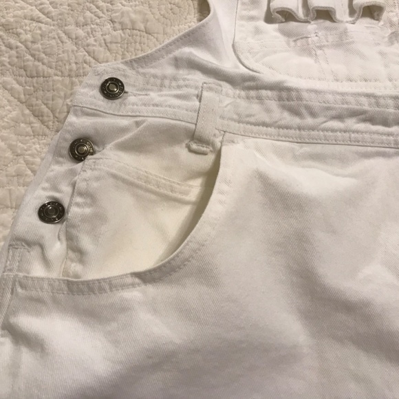 J.L.N.Y. white denim overall shorts with LOTS of pockets (18) - Picture 8 of 16